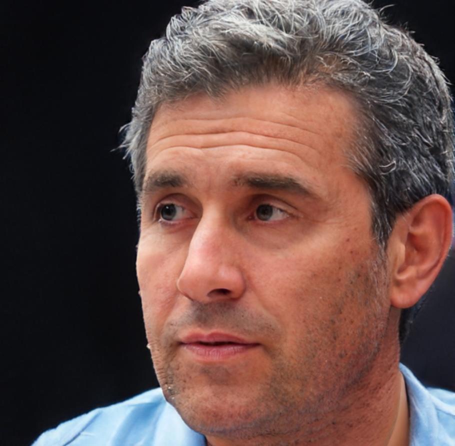 Davorin Novotny, accent reduction coach specializing in European Portuguese phonetics